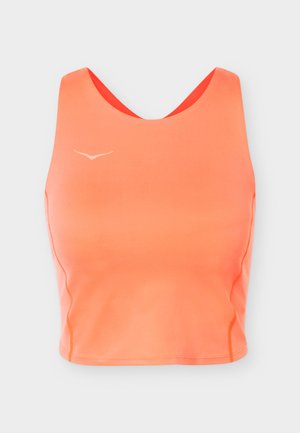 Helles oranges ärmelloses Crop-Top mit breiten Trägern und dezentem Logo auf der oberen linken Brust vor einem einfarbigen Hintergrund.