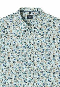 Blau-beige Hemd mit floralem Muster, kleinen Knöpfen, Kragen und weicher Textur.