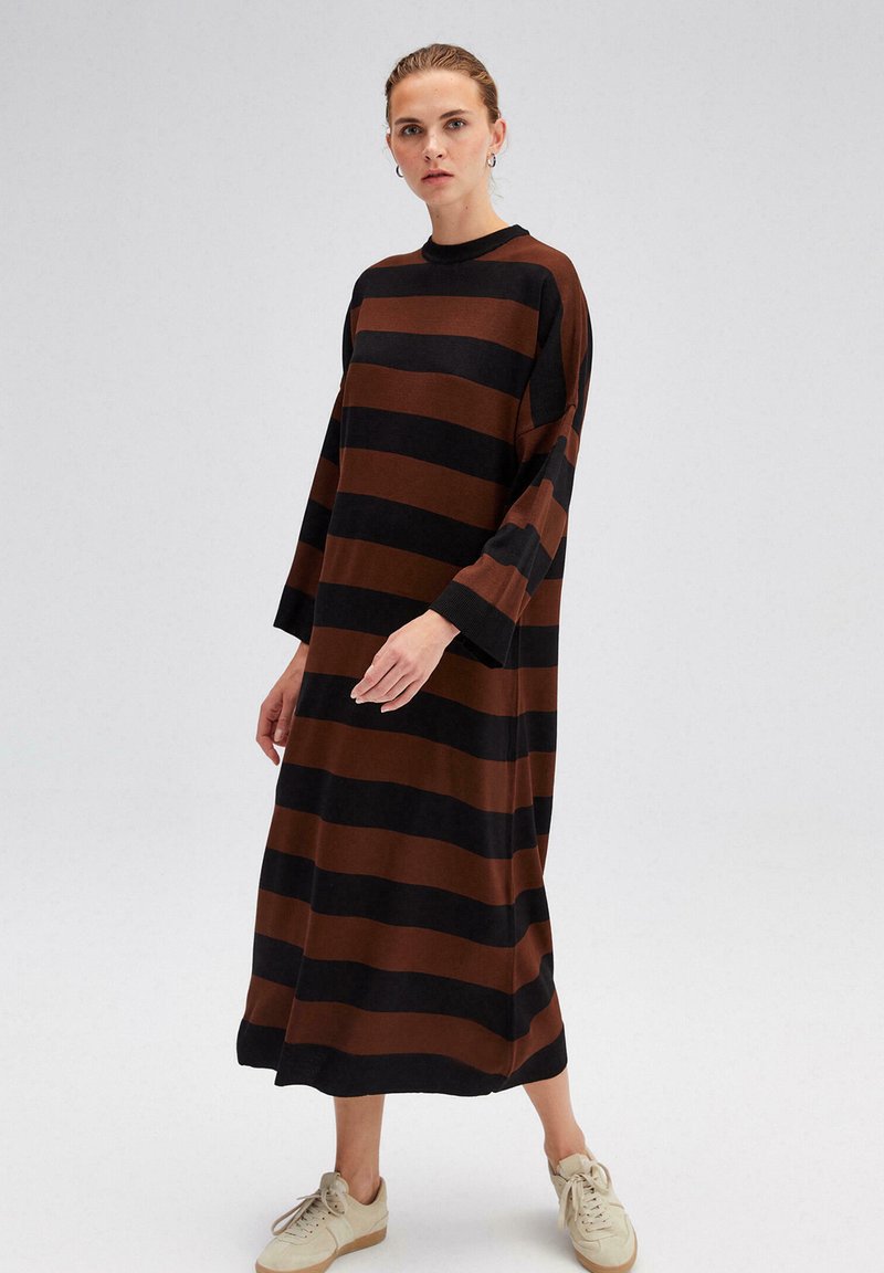 Touché Privé STRIPED  - Sarafanas - black