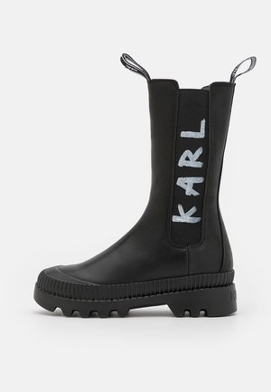 Kozaki na platformie