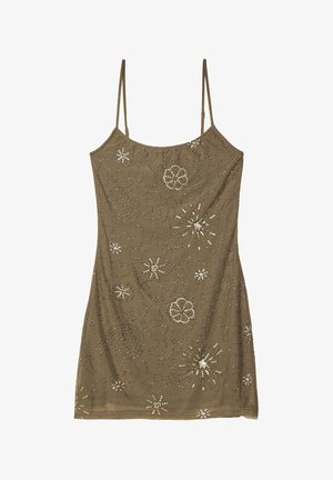 Robe sans manches de couleur vert olive avec une coupe ajustée. Présente des embellissements en argent sous forme d'étoiles et de spirales sur le tissu.