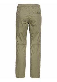 Pantalons légers vert clair avec une taille élastique, une poche arrière et des jambes zippables pour les transformer en shorts. Texture lisse et design décontracté.