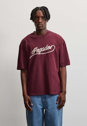 Pegador, PEGADOR OVERSIZED T-SHIRT BOCAIRENT - T-shirt con stampa - rot
