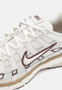 Nike Sportswear P-6000 - Športni copati - earth/light bone/sail/phantom/khaki