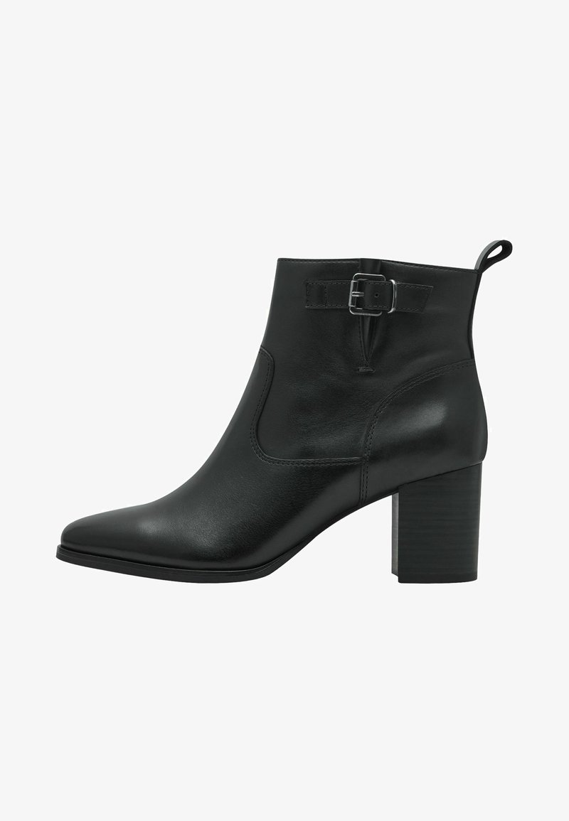 Schwarze Leder-Stiefelette mit spitzem Fuß, blockiertem Absatz und verstellbarem Schnallen-Detail an der Seite. Glatte Textur mit Zuglasche.