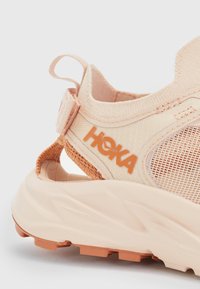HOKA HOPARA 2 - Túracipők - cream/cedar