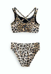 Bikini set met luipaardprint, featuring een kruislingse rug op het topje en een bijpassende hooggesneden onderkant, gemaakt van rekbaar, duurzaam materiaal.