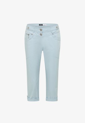 Pantaloni corti azzurri chiari con doppia chiusura a bottoni, tasca frontale con zip, passanti per cintura e risvolti.