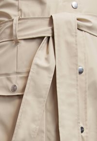 Rains TRENCH - Parka - sand