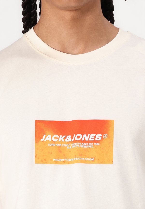 JCORECHARGE FRONT PRINT CREW NECK - Print T-shirt - sweet corn4