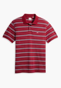 Polo rouge à rayures horizontales blanches et bleu marine, à manches courtes et avec un col. Présente un petit logo de marque sur la poitrine gauche.