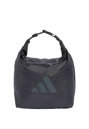 Sort blød stofpose med fold-over top og justerbar rem med Adidas-logo foran.