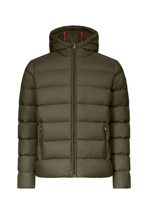 Chaqueta acolchada verde oliva con capucha, que presenta un cierre vertical y dos bolsillos laterales. El diseño incluye secciones acolchadas para aislamiento.