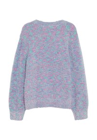 Pull en peluche violet et multicolore, avec un col rond, des manches longues et une coupe ample ; présente un tricot léger et texturé.