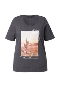 Grijze T-shirt met korte mouwen en een ronde hals, met een bedrukt natuurbeeld van een cactus en de tekst "Eindeloze Zomerdagen."