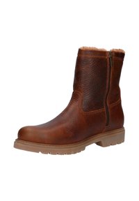 Botín de cuero marrón hasta el tobillo con acabado texturizado, cremallera lateral y suela de goma beige. Presenta un forro suave que se extiende por encima del tobillo.