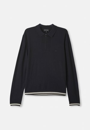 Polo en maille à manches longues bleu marine avec demi-zip, poignets côtelés, ourlet rayé et petit logo brodé sur la poitrine.
