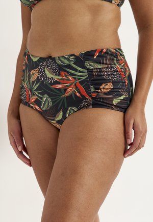 Nahaufnahme einer Person, die hoch taillierten Bikinihosen mit tropischem Blumenmuster in dunklen und lebendigen Farben trägt.