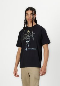 New Balance BEFORE AND AFTER UNISEX - T-shirts print - black