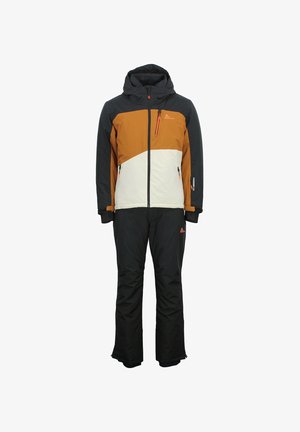 Skijack en broek set met een zwart, bruin en wit kleurenschema. De jas heeft een capuchon, ritszakken en oranje accenten.