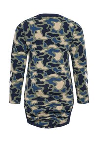 Bodysuit z długim rękawem w wzór kamuflażu w kolorach zielonym, beżowym i granatowym. Posiada okrągły dekolt i zapięcie na napy z tyłu.