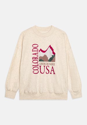 Beige sweatshirt med rød tekst "COLORADO USA" og bjerggrafik over ordet "ABERCROMBIE" foran på midten.