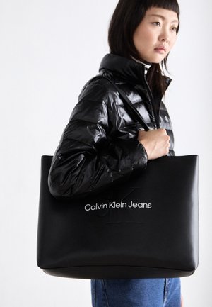 SCULPTED SLIM TOTE MONO - Shopping bag - black/neutral