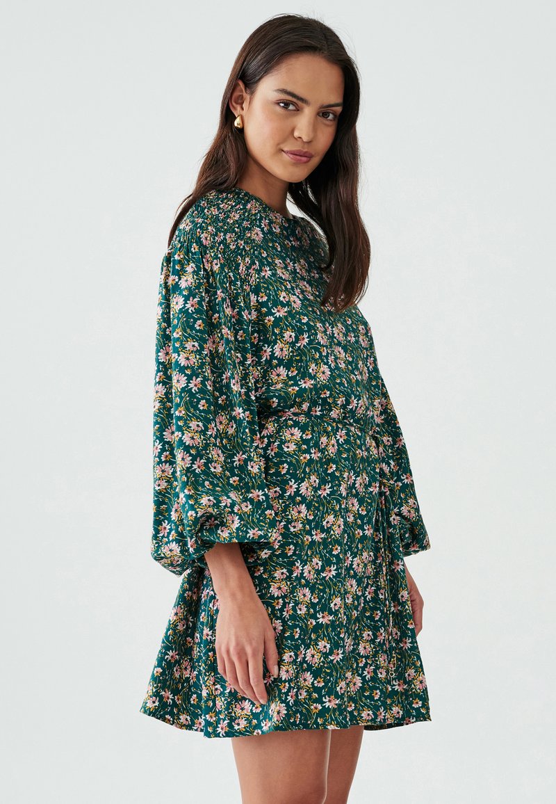 slim fit dress slacks Women's Ditsy Floral Puff Sleeve Belted Dress Green Color PLM22-D5 –  Pascalelamode main image 1