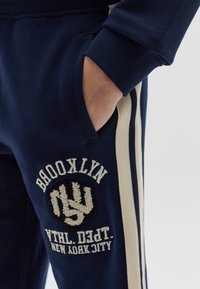 OVS BOUCLÉ PATCH - Jogginghose - navy blue