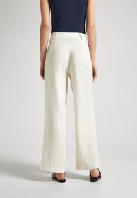 Pepe Jeans MAE - Pantaloni - canvas white