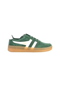 Sneakers en daim vert avec des accents en cuir blanc et un logo. Dotés d'une semelle en caoutchouc couleur gomme et d'un design classique à lacets.