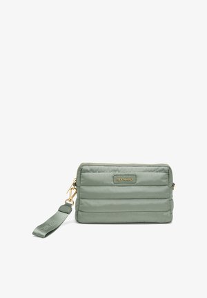 Helles grünes gesteppte Täschchen mit goldenen Hardware, ausgestattet mit einem Reißverschluss und einem abnehmbaren Tragegurt. Vorderseite mit geprägt Logo-Label.