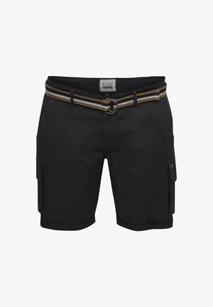 Črne cargo kratke hlače z pletenim pasom, ki ima črtaste poudarke. Hlače imajo stranske žepe in zadrgo.