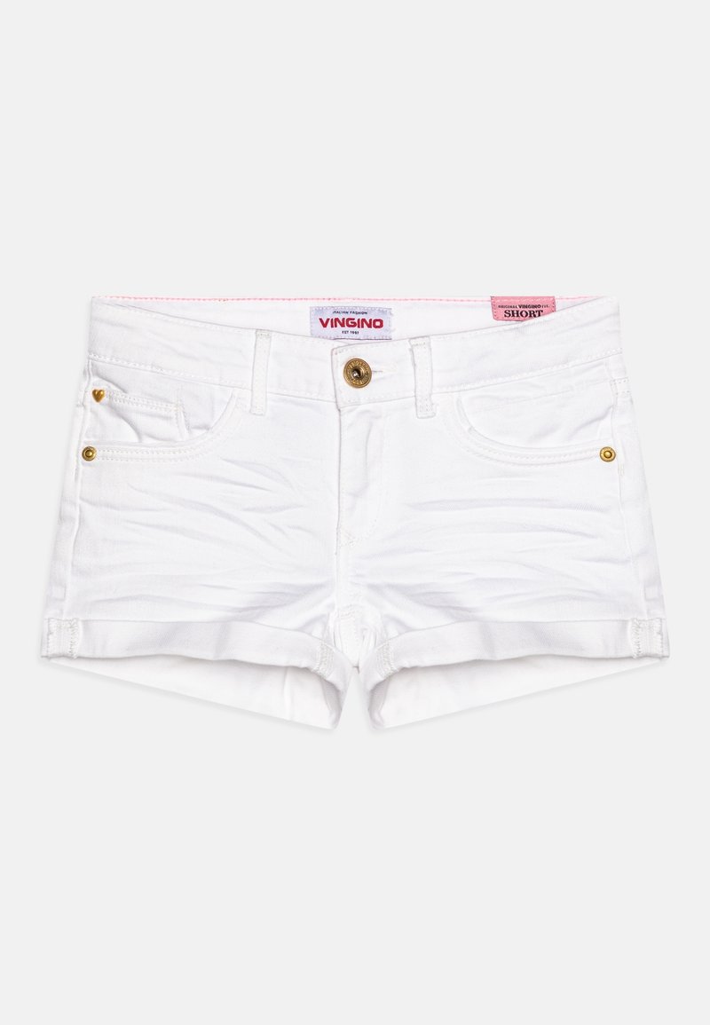 Short en denim blanc avec un bouton doré et des accents métalliques. Comprend une étiquette VINGINO et une petite étiquette rose. Texture usée à l'avant.