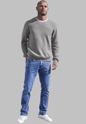 RUNDHALS - Pullover - grau