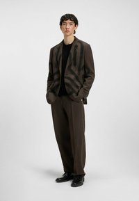 HUGO KARLO243XSLAWNIN - Suit jacket - brown seven