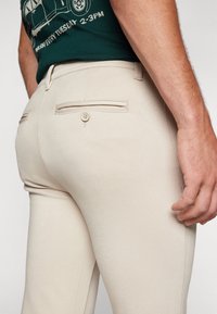 Pier One Chino - tan