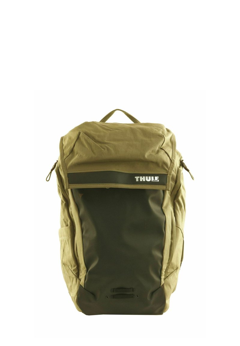 Zaino Thule in verde oliva e nero, realizzato in materiale resistente. Presenta una maniglia superiore, scomparti con cerniera e una tasca laterale.