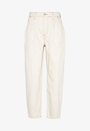 Pantalons taille haute beige clair, en coton, avec des plis, des poches latérales et une jambe légèrement fuselée avec des coutures visibles.