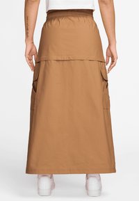 Nike Sportswear ESSTL WVN MR CGO  - Maksi sijonas - flax
