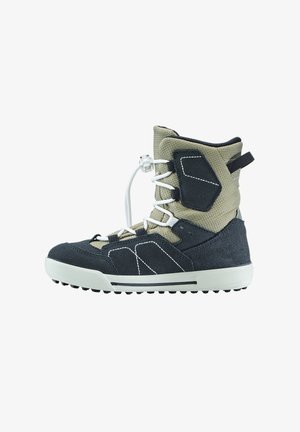 Snowboardboot met een donkerblauwe suède en beige textiel bovenkant, witte veters en een rubberen zool met grip voor stabiliteit.