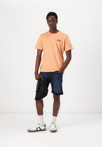 Jack & Jones - JJIRICK JJFOX 2 PACK - Denim shorts - black denim/blue denim Thumbnail Image 1