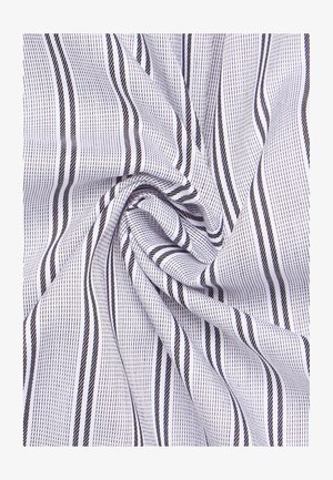 Witte stof met smalle zwarte strepen en een getextureerd ruitpatroon, met een gladde, iets glanzende oppervlakte, gerangschikt in een gedraaide lay-out.