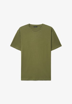 T-shirt verde oliva a maniche corte con scollo rotondo e orlo dritto, mostrata su sfondo bianco.