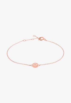 Roze gouden armband met een fijne ketting, voorzien van een ronde hanger gegraveerd met de merknaam en een karabijnsluiting.