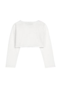 Weißer, kurz geschnittener Pullover mit langen Ärmeln, aus weichem Stoff. Verfügt über einen gewellten Saum und einen runden Ausschnitt. Keine Muster oder Verzierungen.