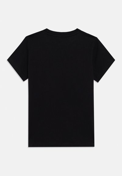 Μαύρο βαμβακερό T-shirt με κοντά μανίκια, λαιμόκοψη τύπου crew και απλό σχέδιο. Το ύφασμα φαίνεται λείο χωρίς ορατά σχέδια ή διακοσμήσεις.