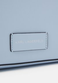 KARL LAGERFELD CIRCLE TOTE PERFORATED - Borsa a mano - arctic blue
