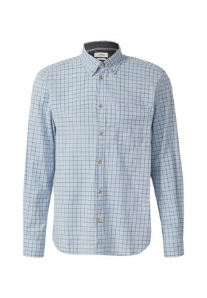 Camisa de manga larga azul claro con un patrón de cuadros, cuello con botones, bolsillo en el pecho y botones marrones. Elaborada con una tela suave.