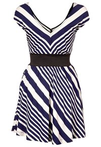 Merenneito- ja valkoisiraidallinen mekko, jossa on V-pääntie, lyhyet hihat, istuva musta vyötärö ja levenevä hame, jossa on viisto raidallinen kuvio.